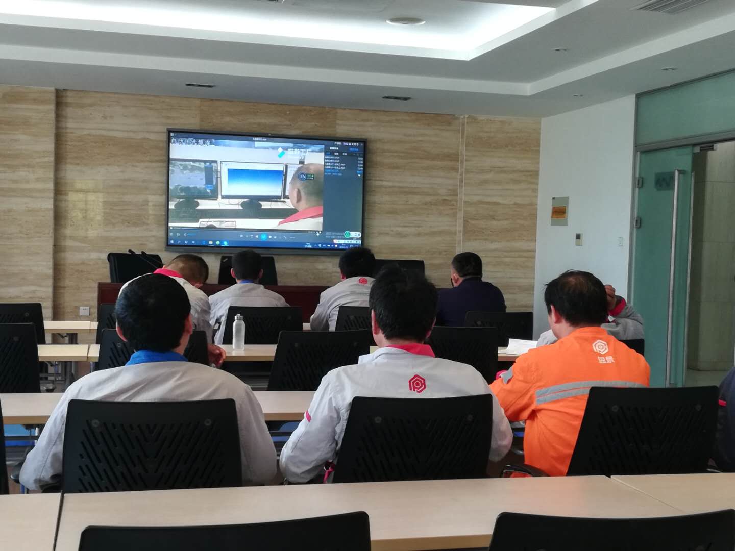 用镜头展风貌  用文字抒胸臆